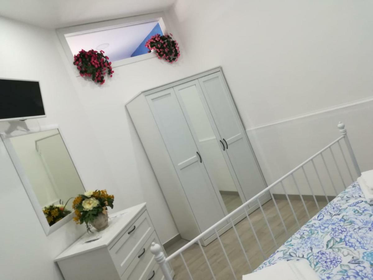 Holiday House Lual Аджерола Екстериор снимка
